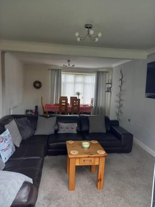 Modernised Home With 2 Bedrooms In Cardiff Exterior photo